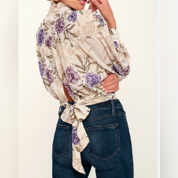 Astr Tops - ASTR the‎ Label Women’s Rhonda Cream Floral Print Long Sleeve Blouse Medium EUC